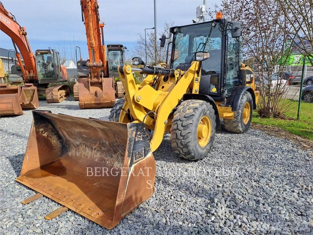 CAT 906M Kolesové nakladače