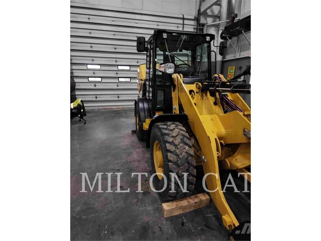 CAT 906M Kolesové nakladače