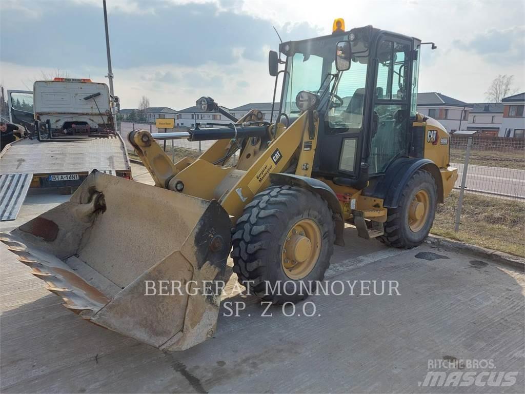 CAT 906M Kolesové nakladače