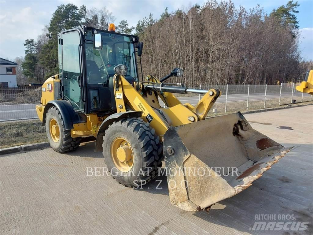 CAT 906M Kolesové nakladače