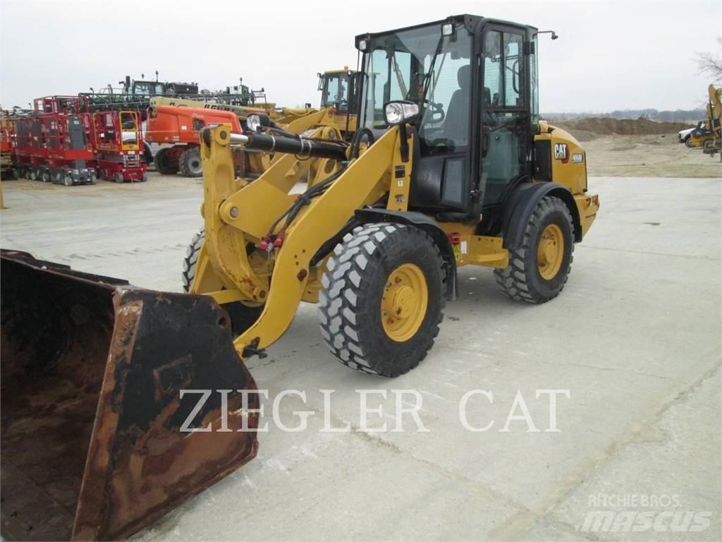 CAT 906M Kolesové nakladače