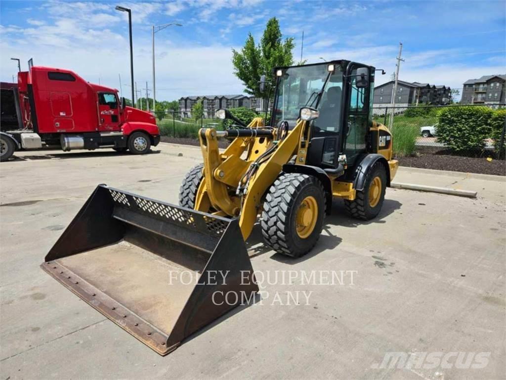 CAT 906M Kolesové nakladače