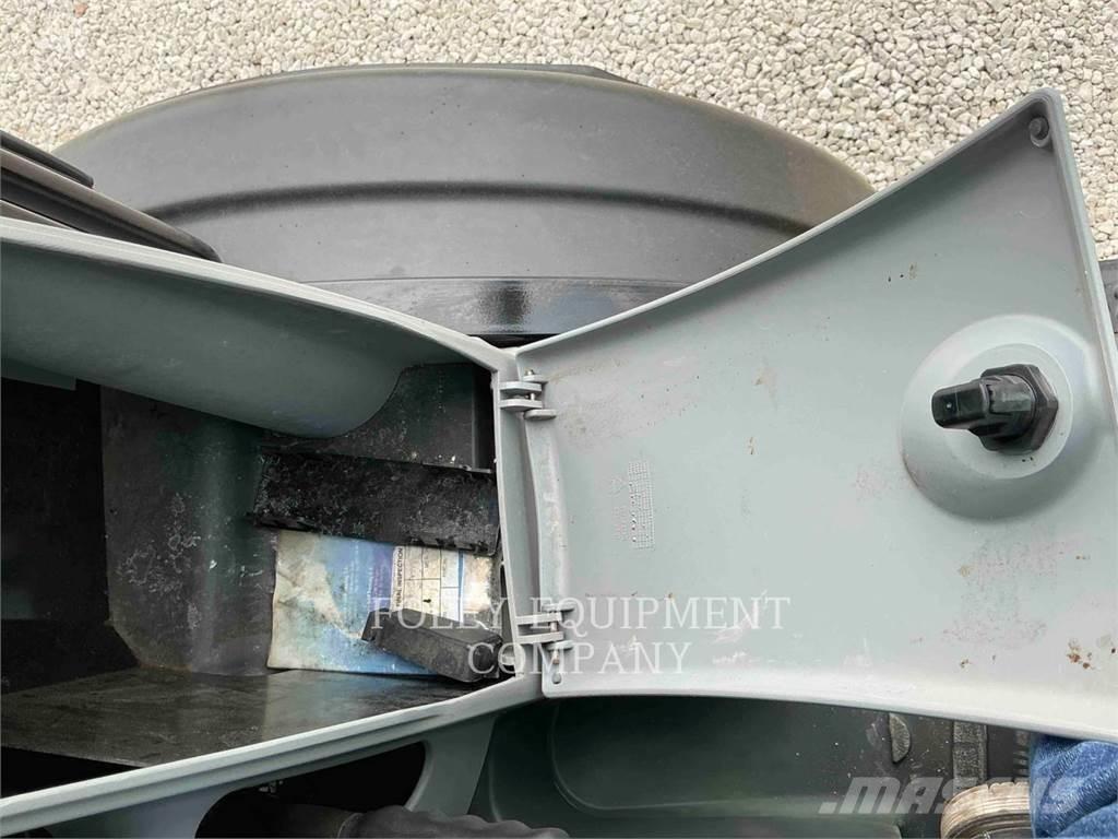 CAT 906M Kolesové nakladače