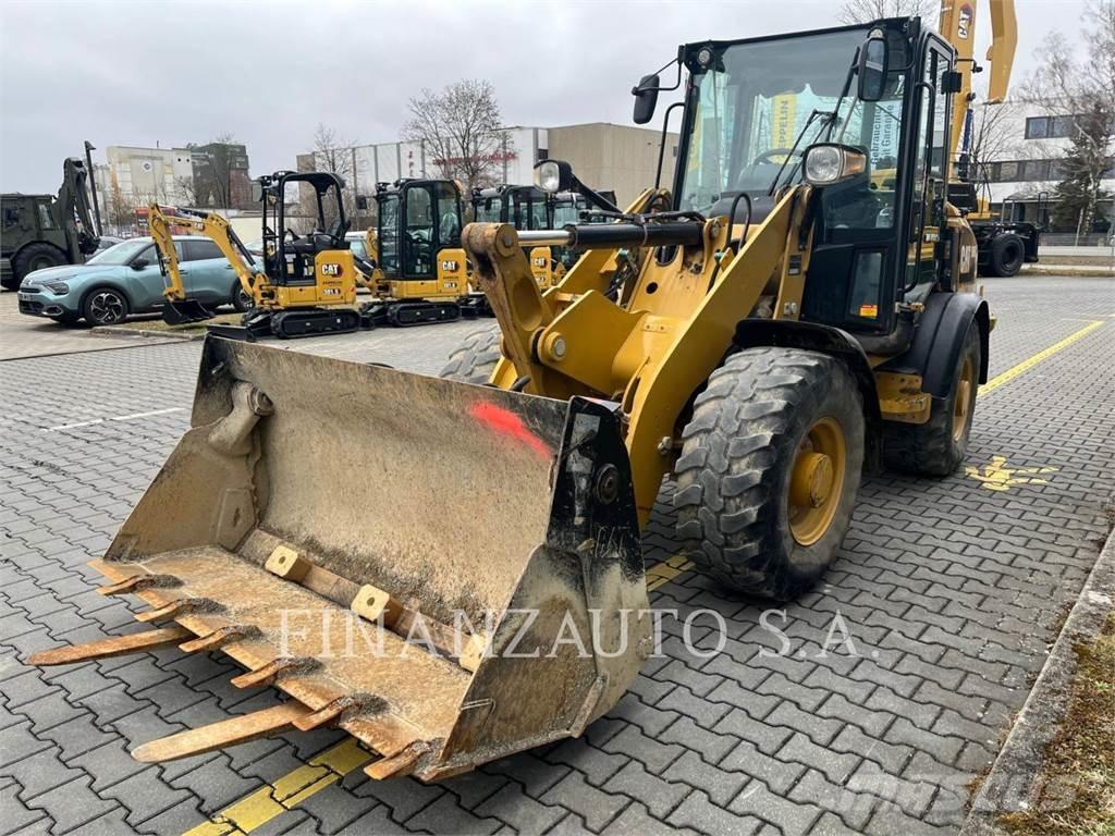 CAT 906M Kolesové nakladače