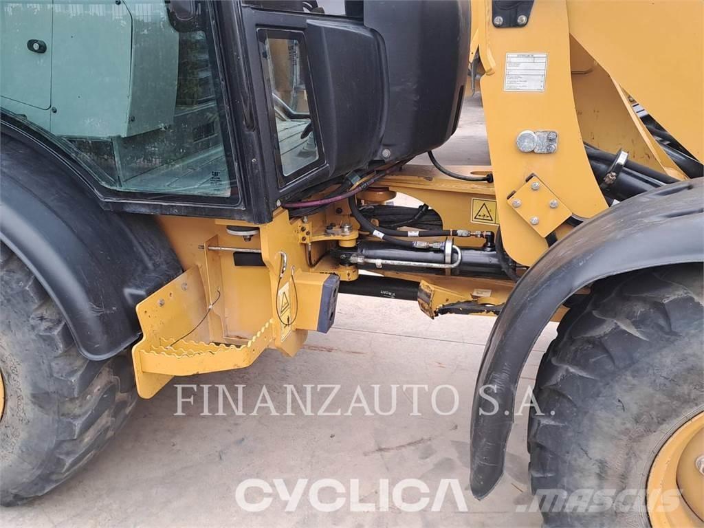 CAT 906M Kolesové nakladače