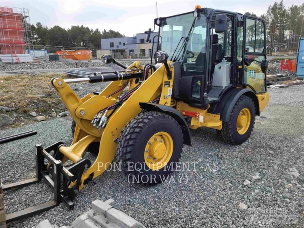 CAT 906M Kolesové nakladače