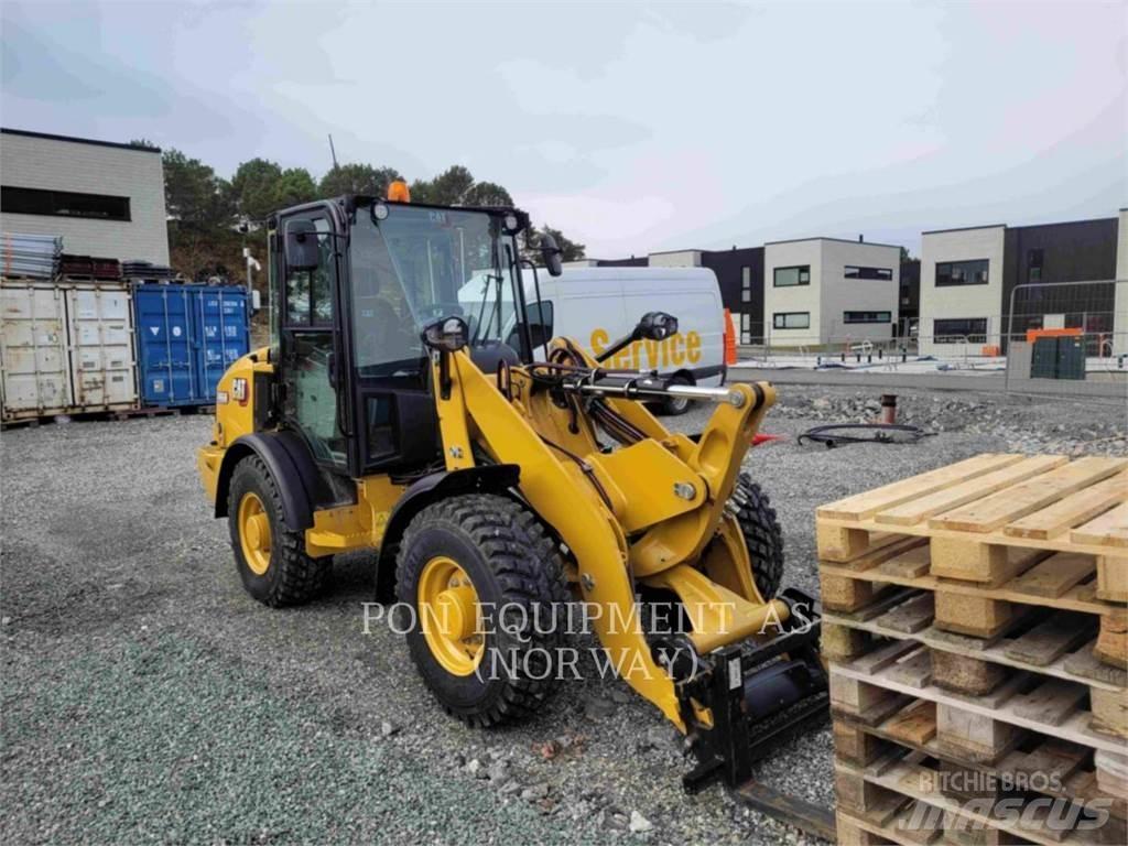 CAT 906M Kolesové nakladače