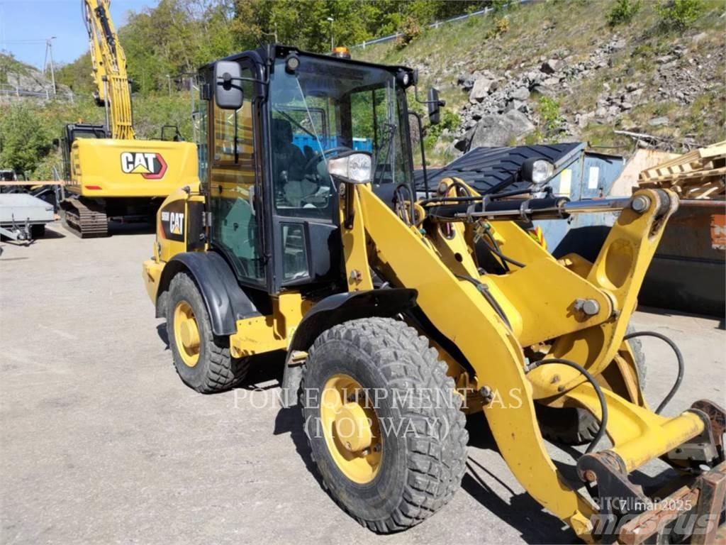 CAT 906M Kolesové nakladače
