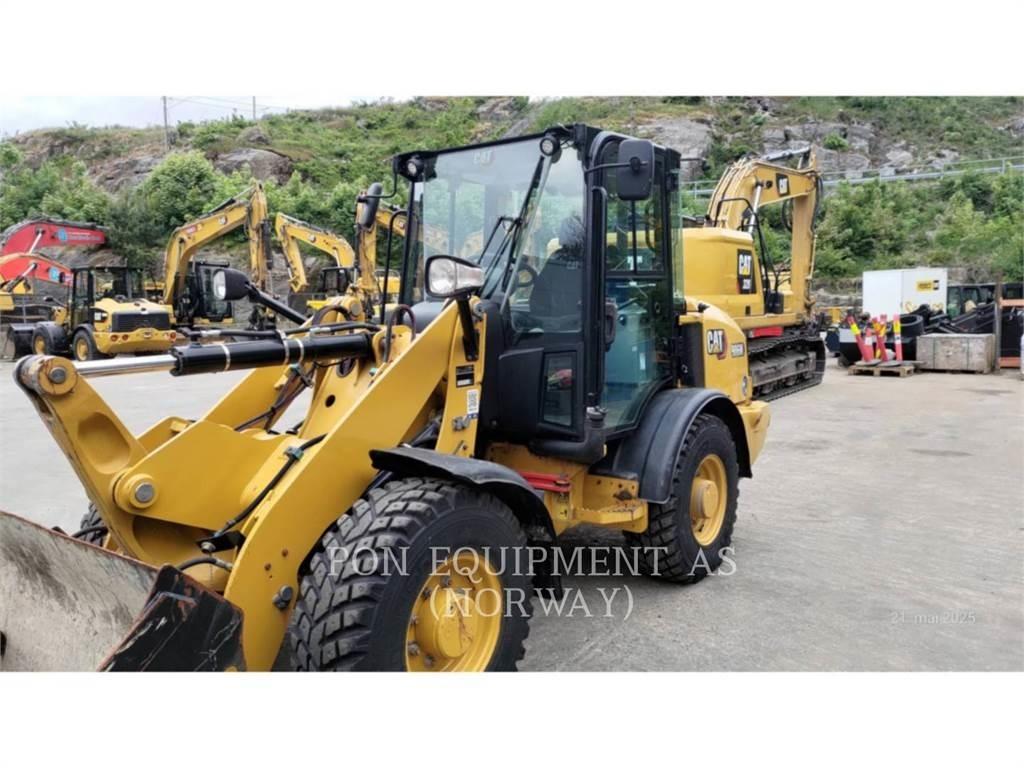 CAT 906M Kolesové nakladače