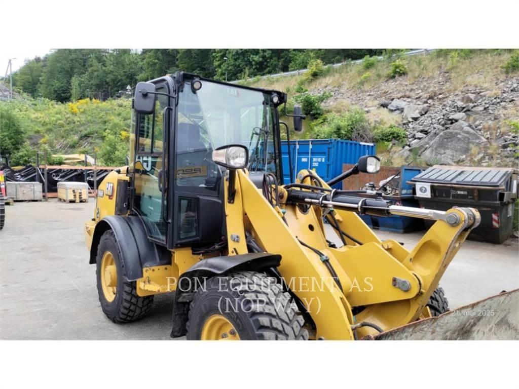 CAT 906M Kolesové nakladače