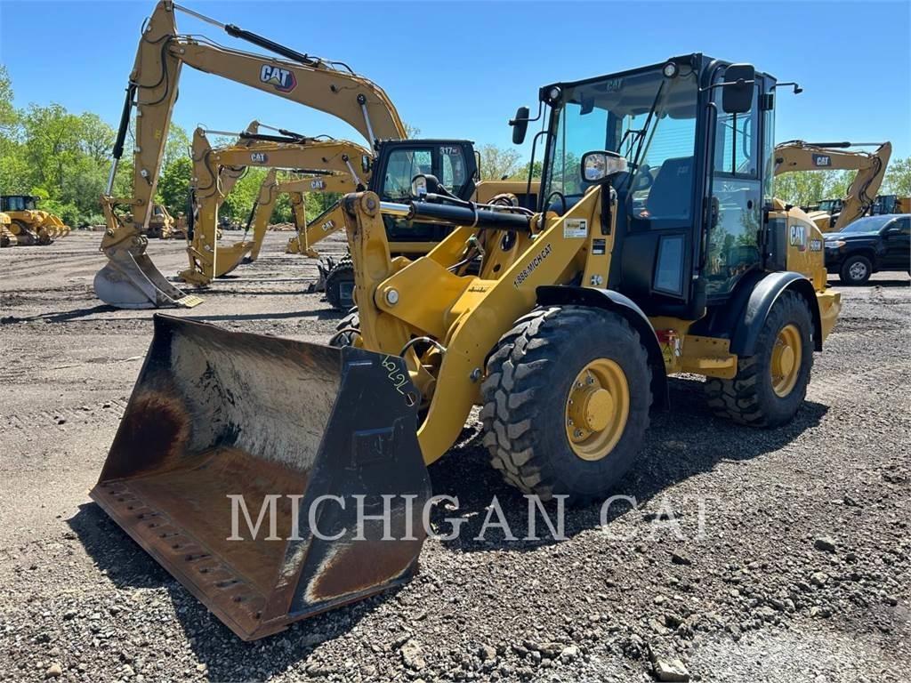 CAT 906M Kolesové nakladače