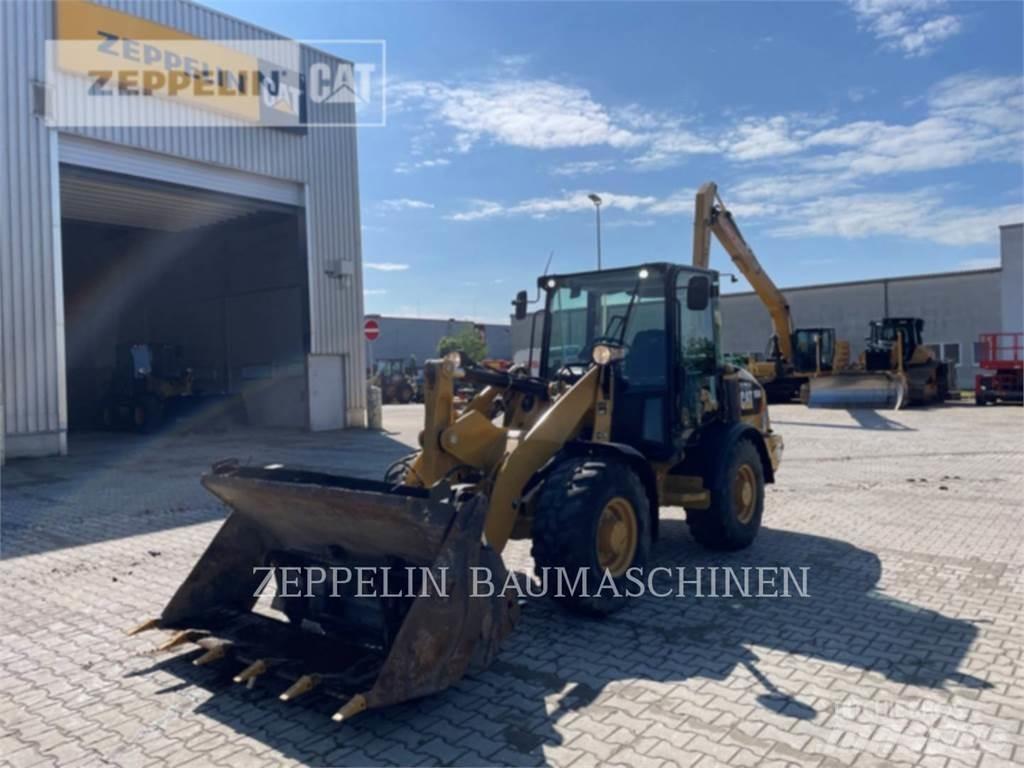 CAT 906M Kolesové nakladače