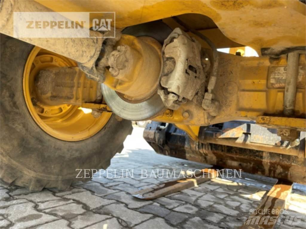 CAT 906M Kolesové nakladače