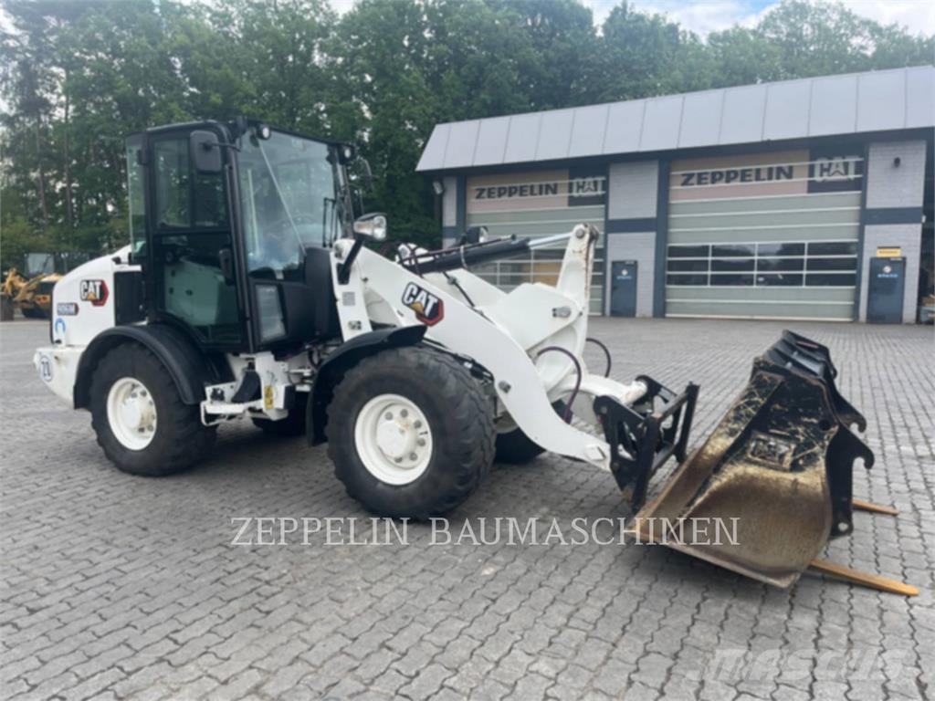 CAT 906M Kolesové nakladače