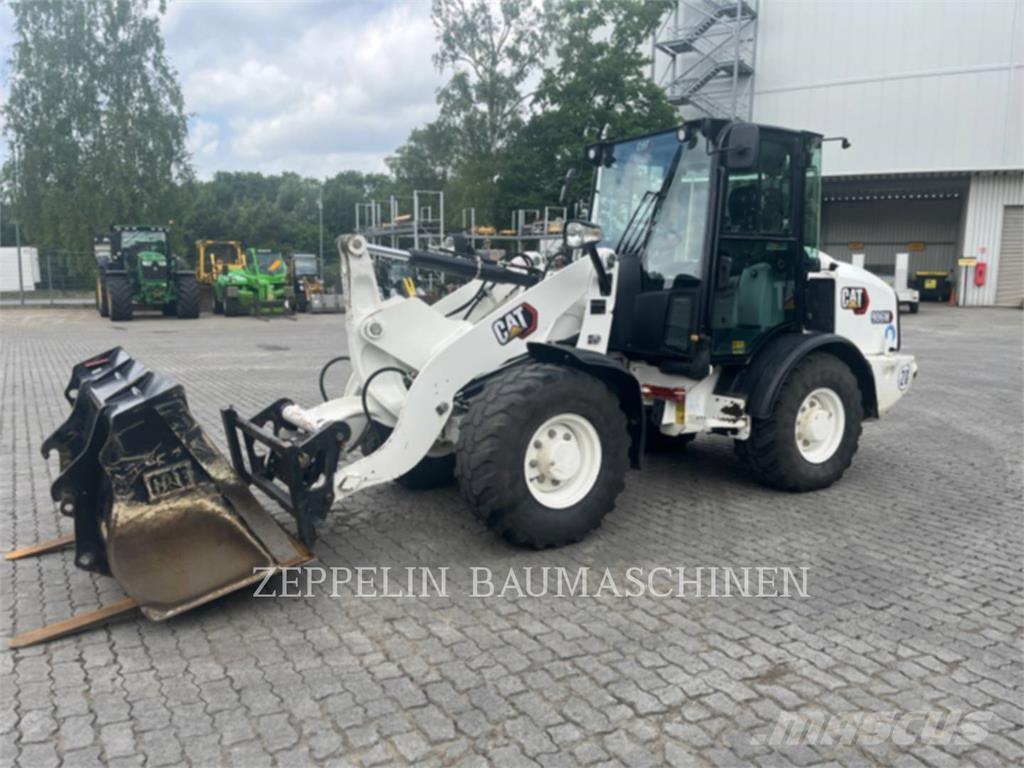 CAT 906M Kolesové nakladače