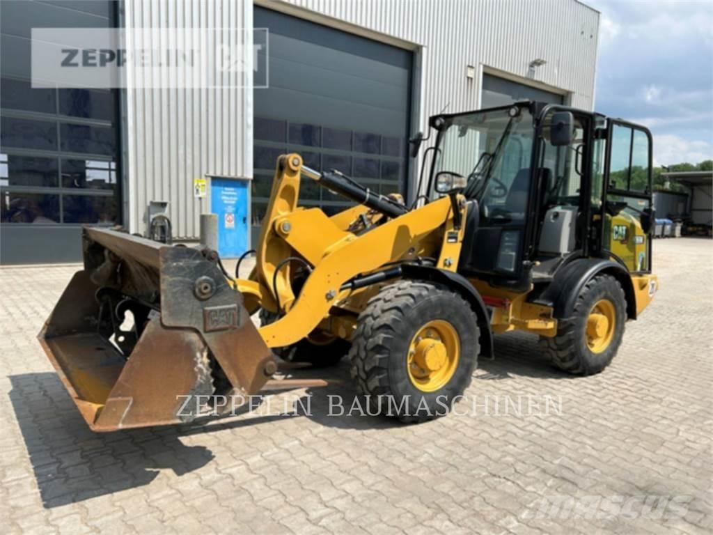 CAT 906M Kolesové nakladače