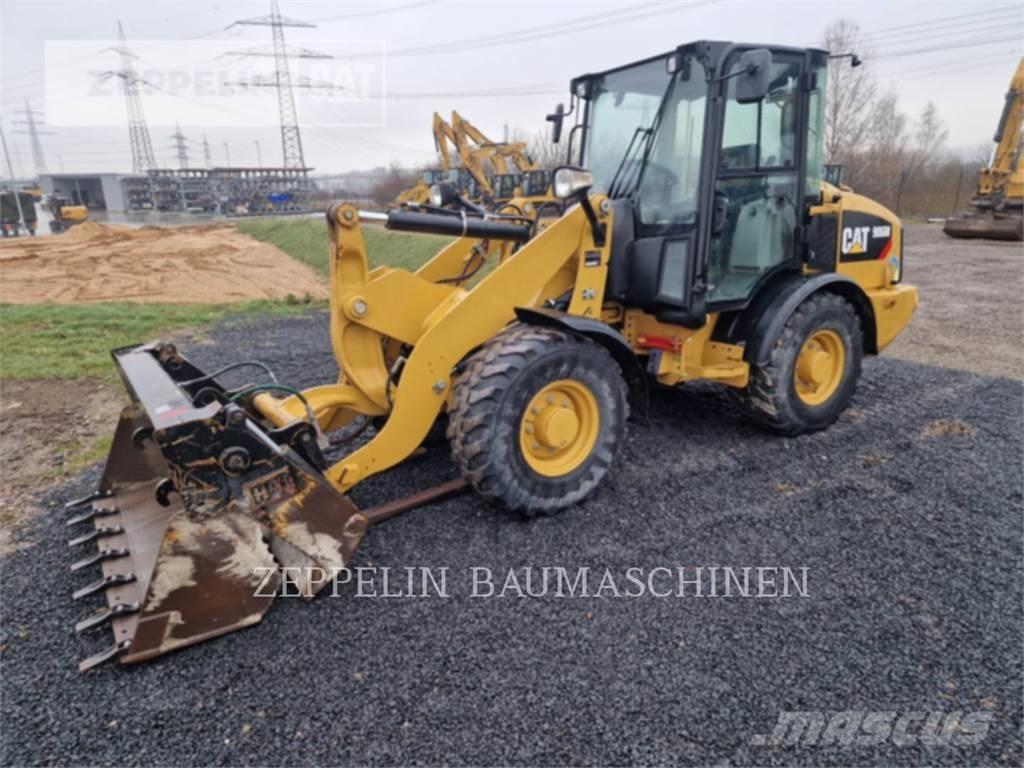 CAT 906M Kolesové nakladače