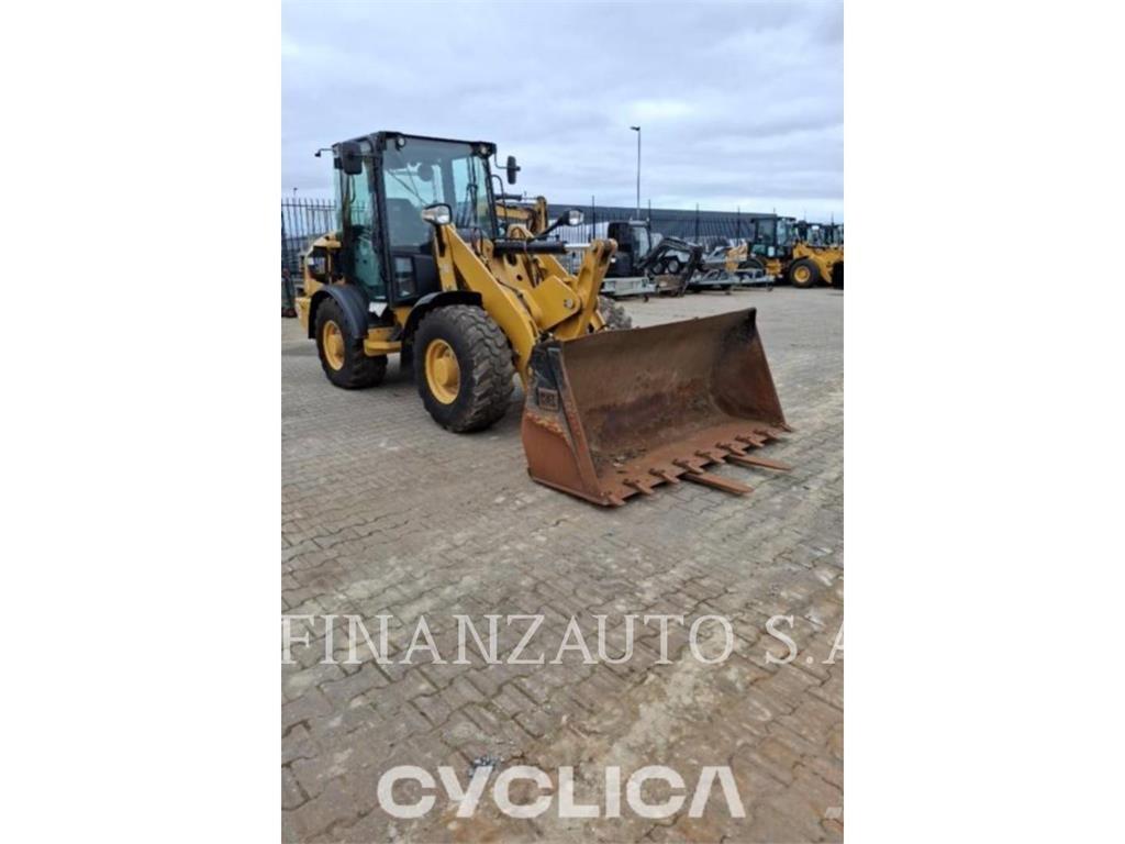 CAT 906M Kolesové nakladače