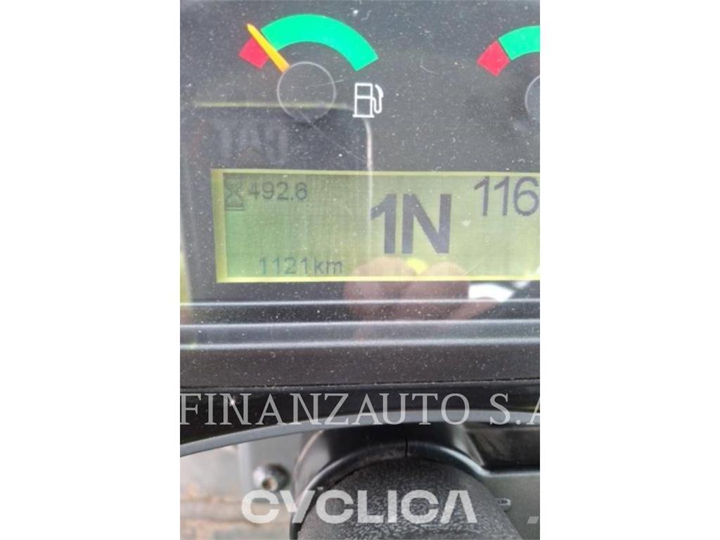 CAT 906M Kolesové nakladače