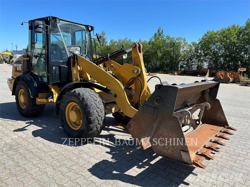 CAT 906M Kolesové nakladače