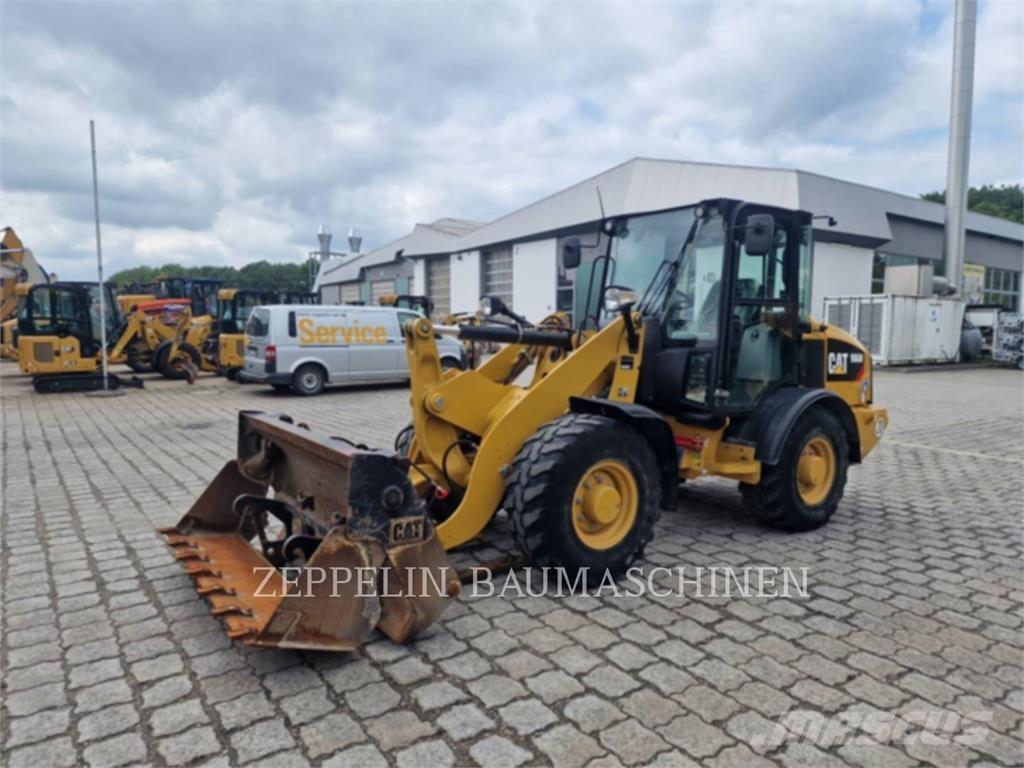 CAT 906M Kolesové nakladače