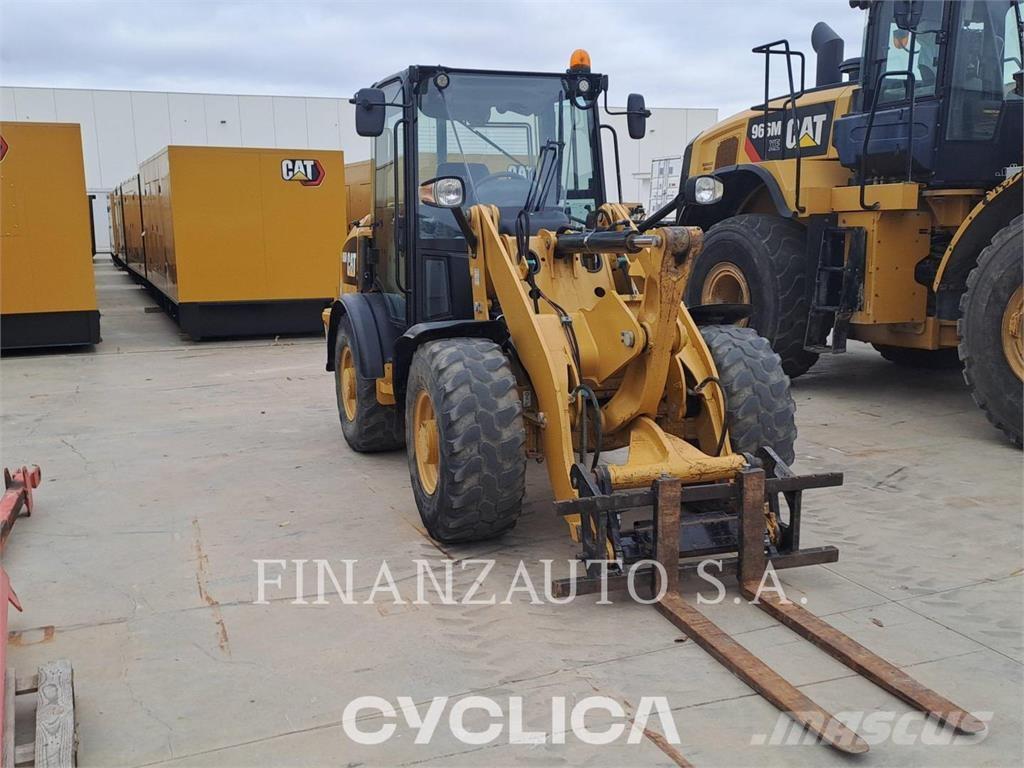 CAT 906M Kolesové nakladače