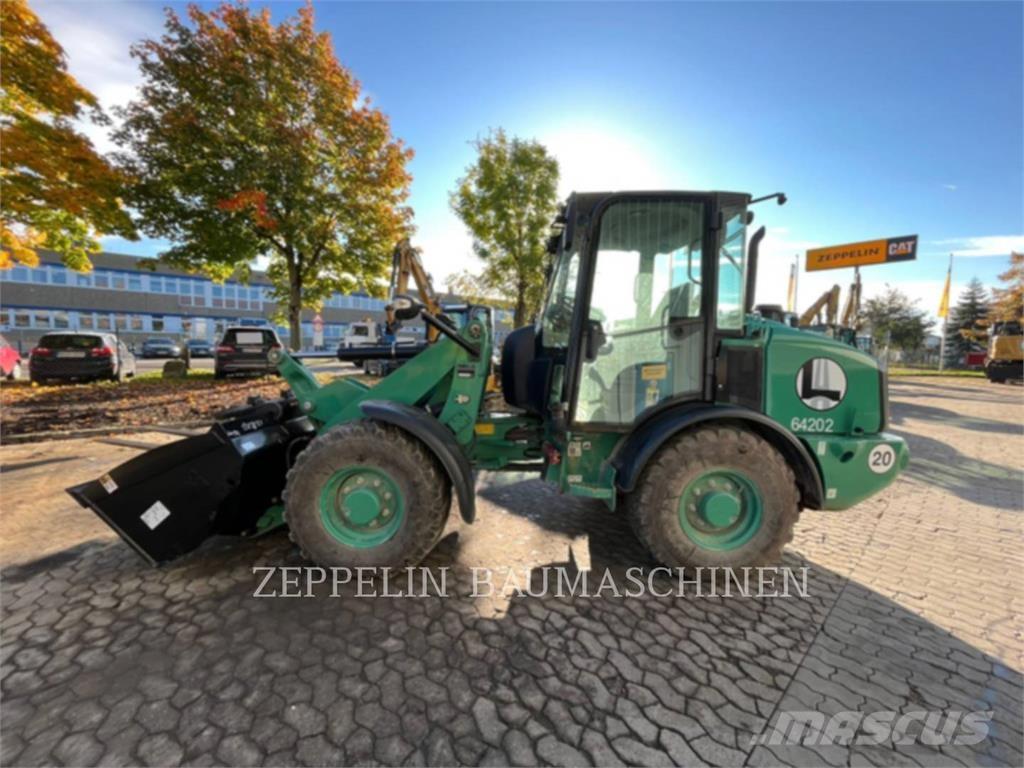 CAT 906M Kolesové nakladače