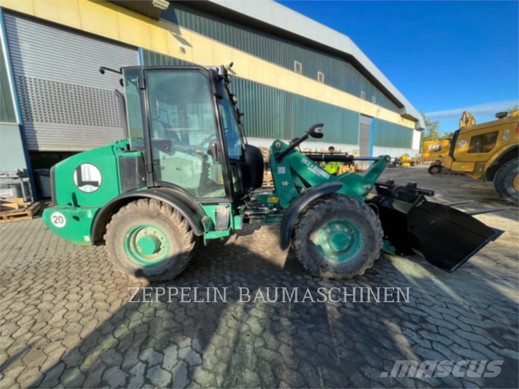 CAT 906M Kolesové nakladače