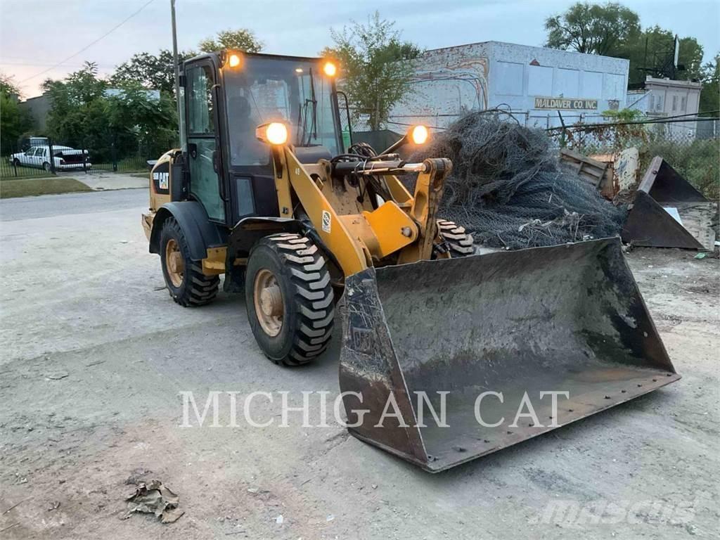 CAT 906M AR Kolesové nakladače