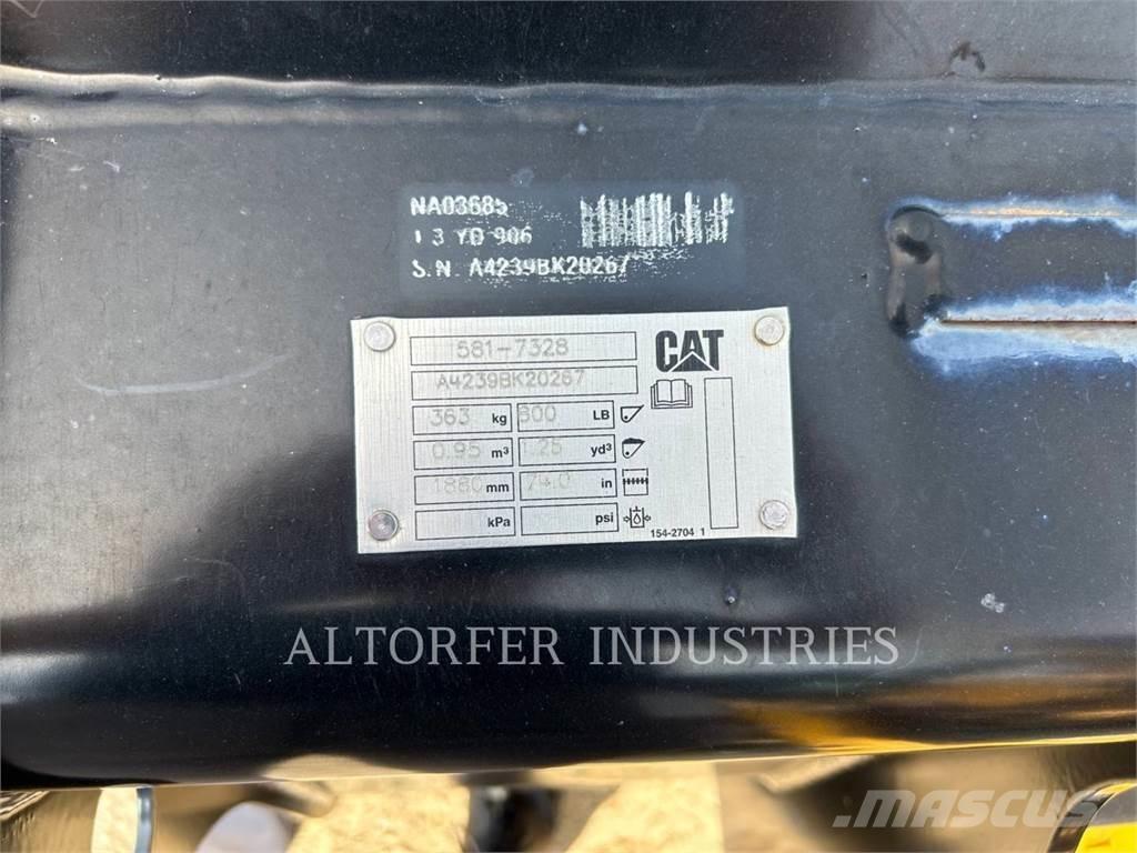 CAT 907-14 Kolesové nakladače