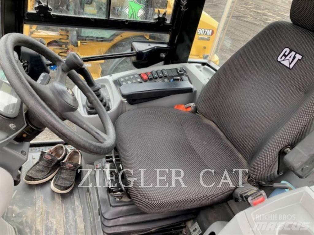 CAT 907M Kolesové nakladače