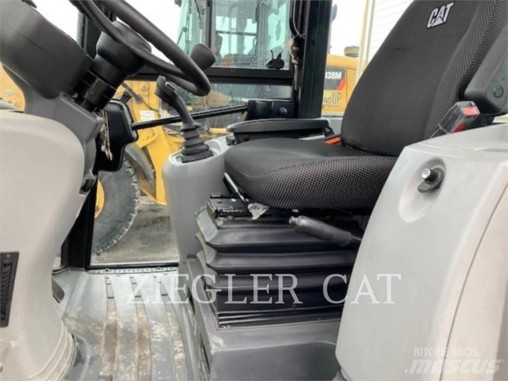 CAT 907M Kolesové nakladače