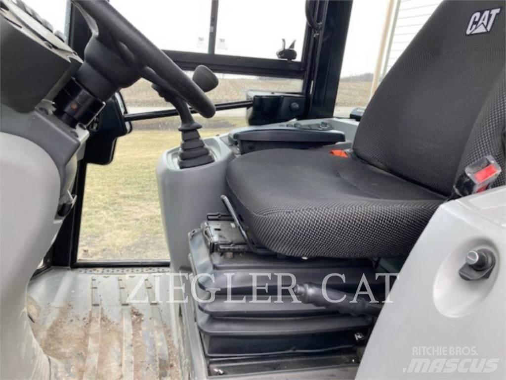 CAT 907M Kolesové nakladače