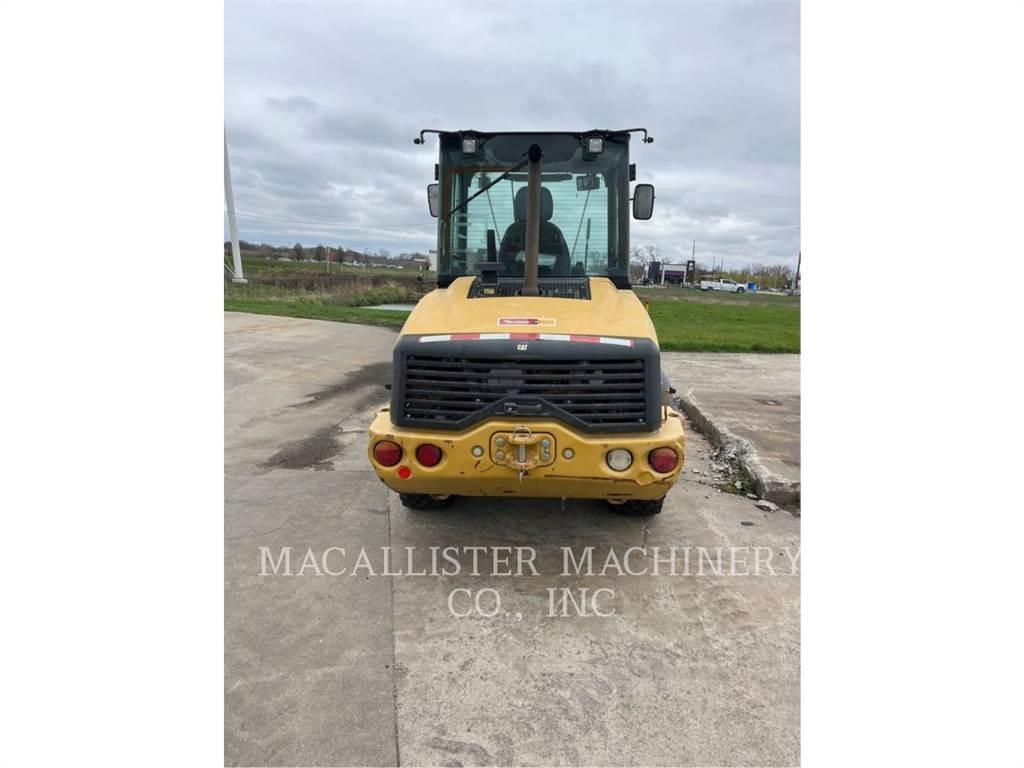 CAT 907M Kolesové nakladače