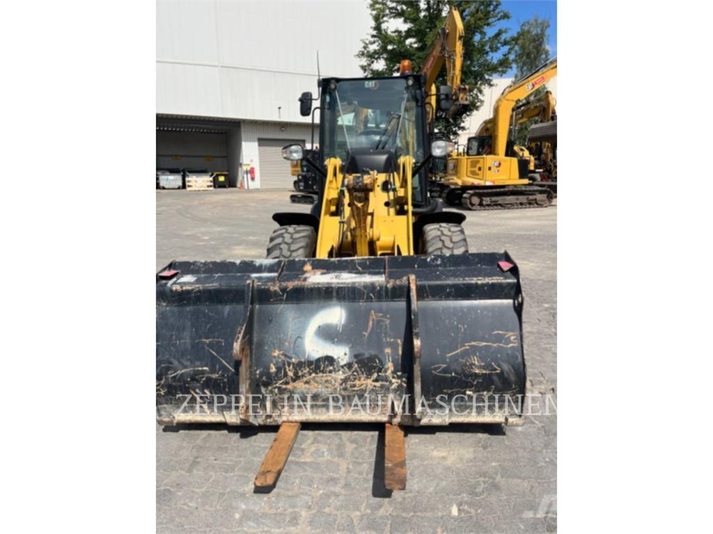 CAT 907M Kolesové nakladače