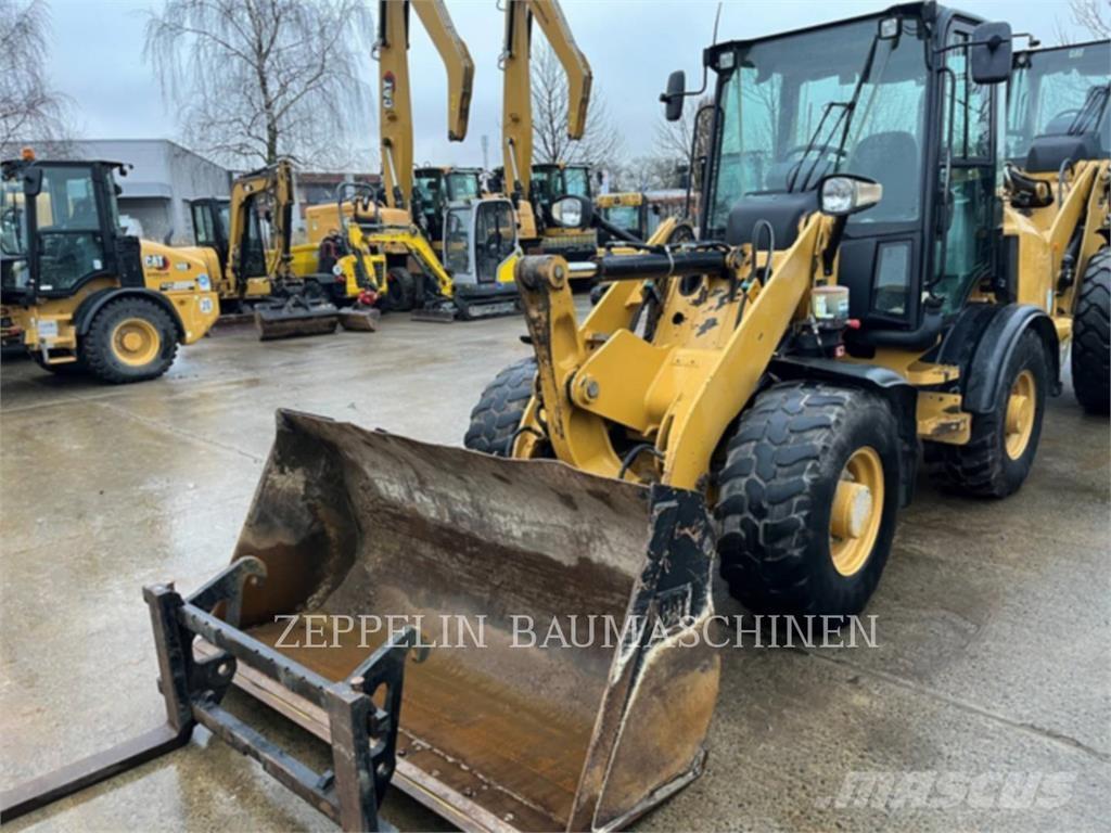 CAT 907M Kolesové nakladače