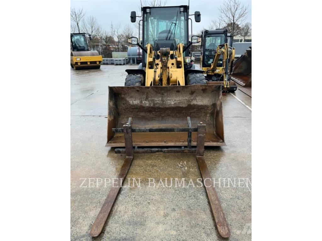 CAT 907M Kolesové nakladače