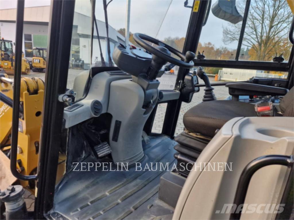 CAT 907M Kolesové nakladače