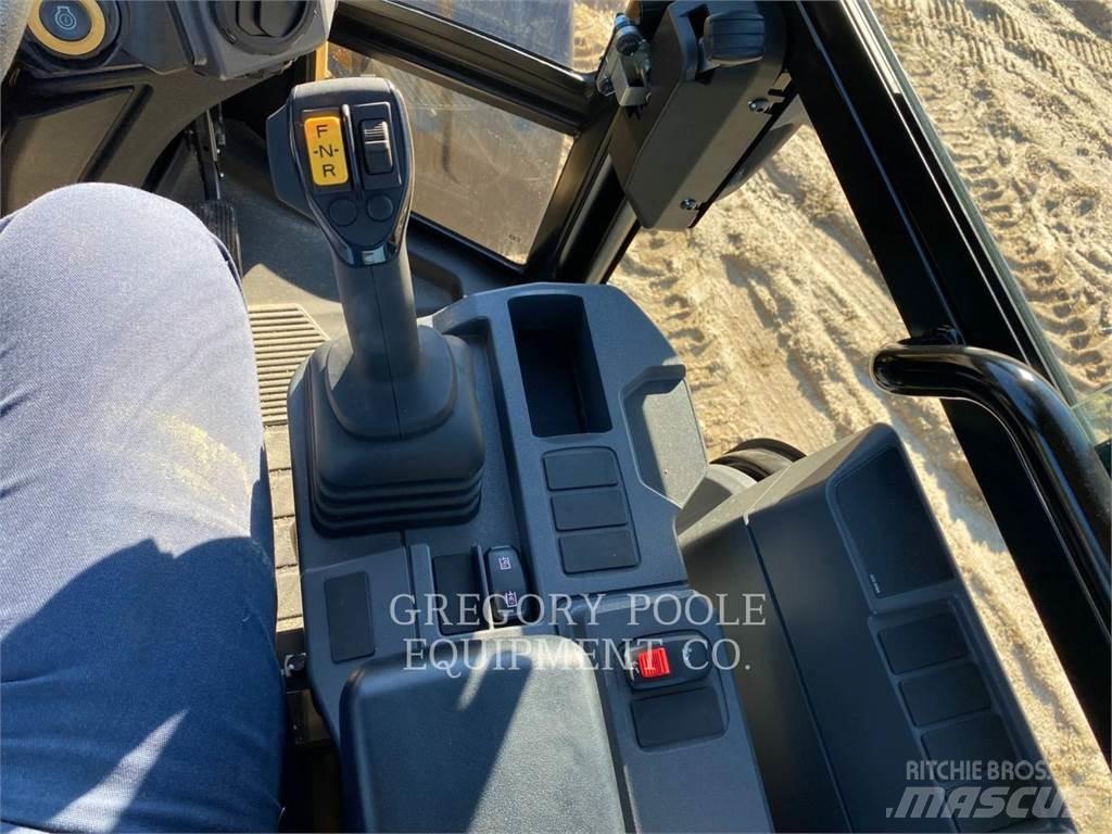CAT 90814 Kolesové nakladače
