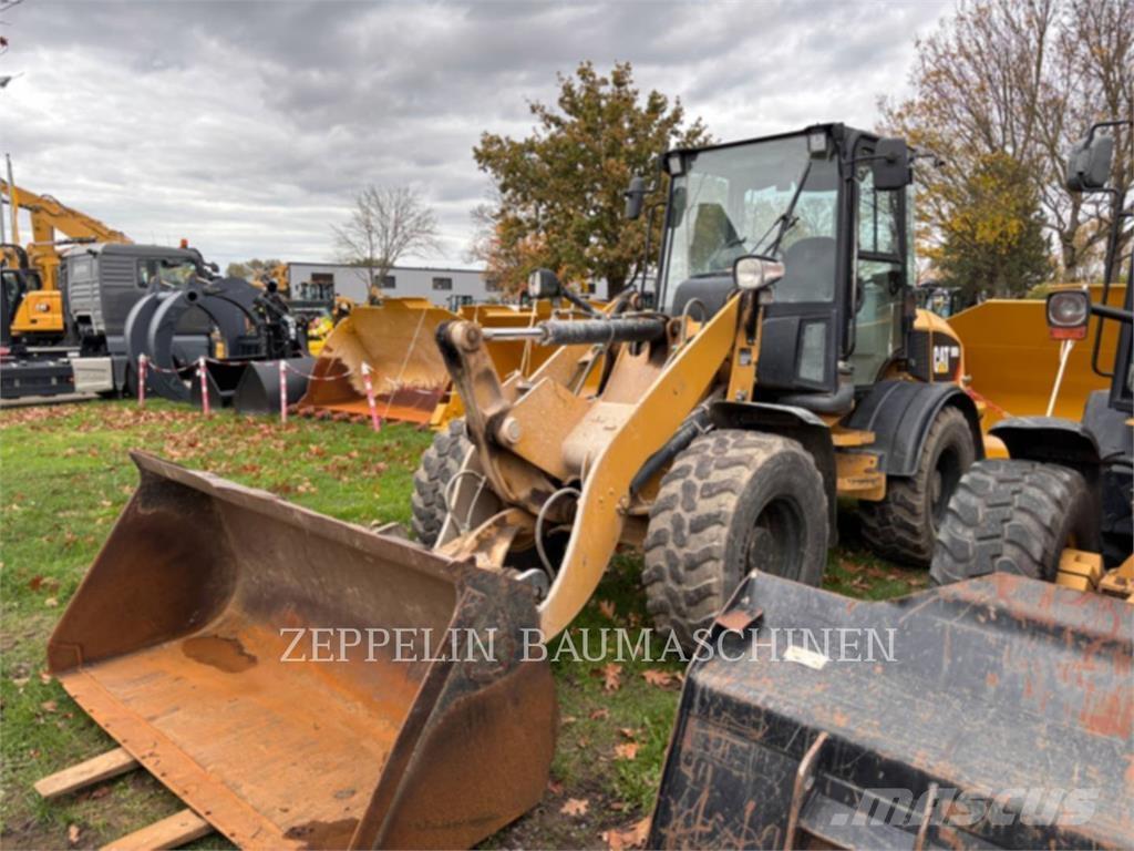 CAT 908H Kolesové nakladače