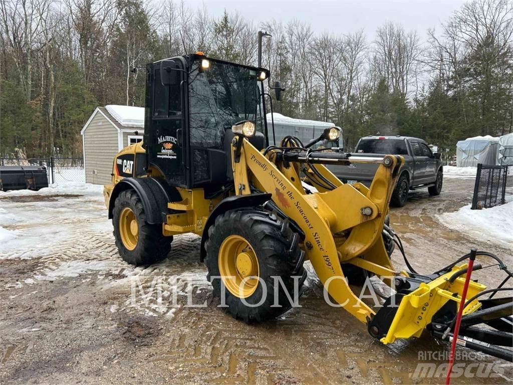 CAT 908H2 Kolesové nakladače