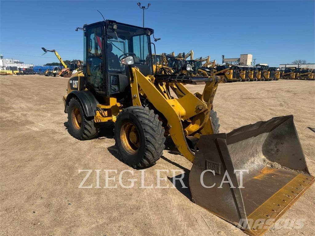 CAT 908H2 Kolesové nakladače