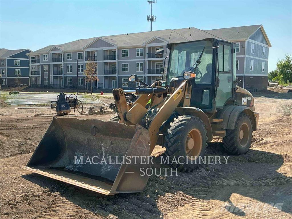 CAT 908H2 Kolesové nakladače