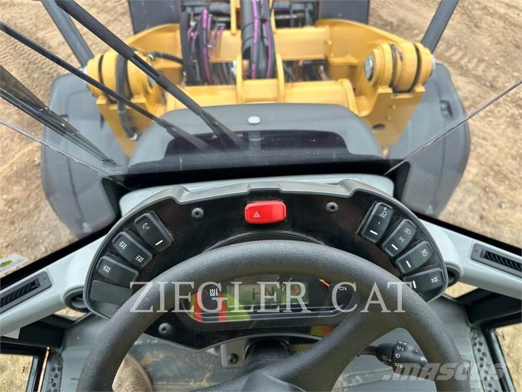 CAT 908M Kolesové nakladače
