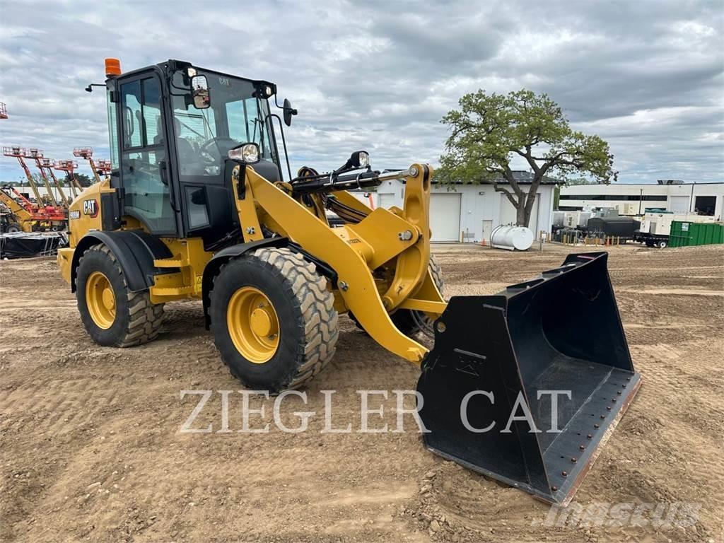 CAT 908M Kolesové nakladače