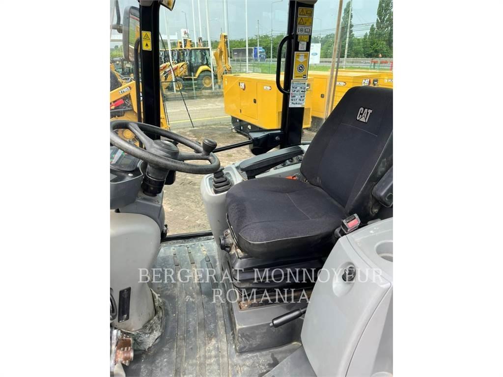 CAT 908M Kolesové nakladače