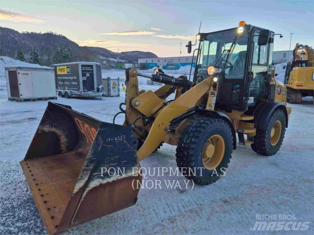CAT 908M Kolesové nakladače