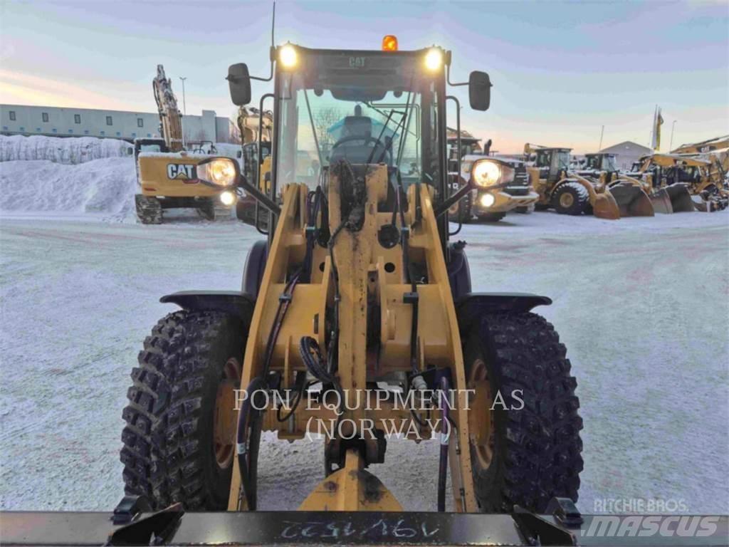 CAT 908M Kolesové nakladače