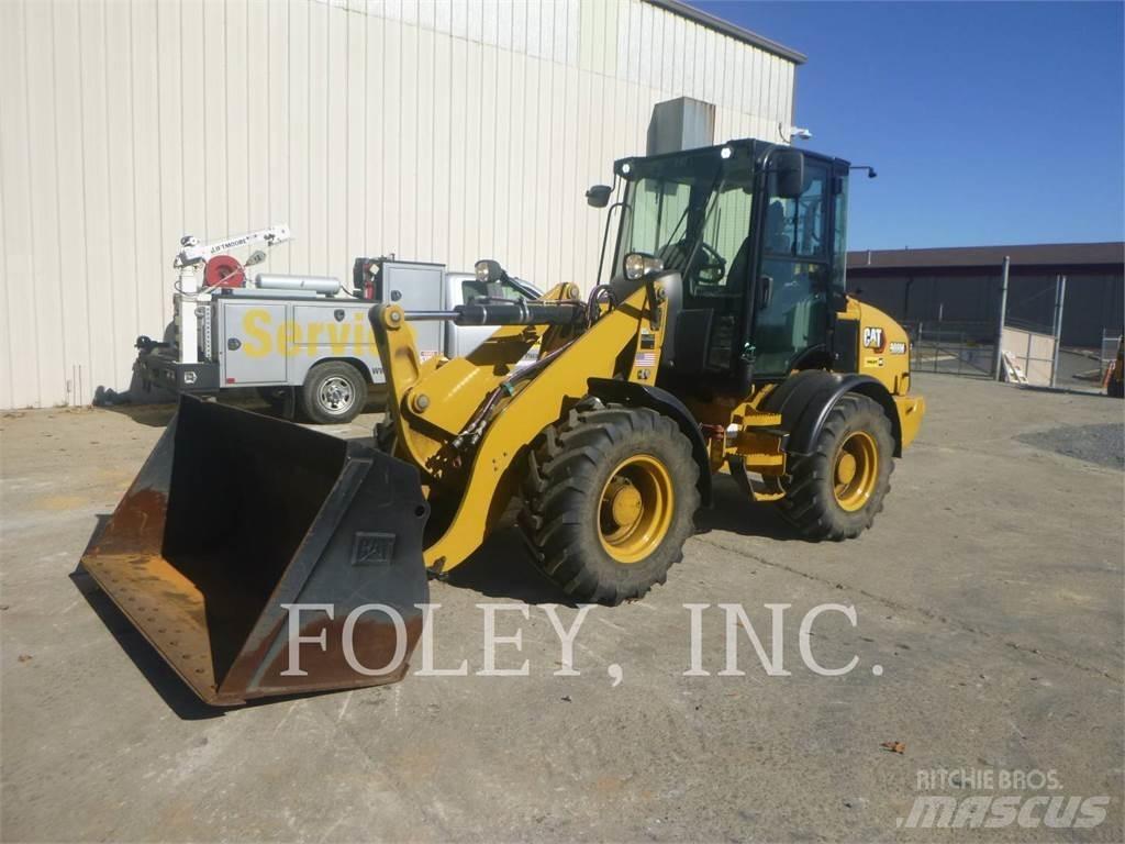 CAT 908M Kolesové nakladače