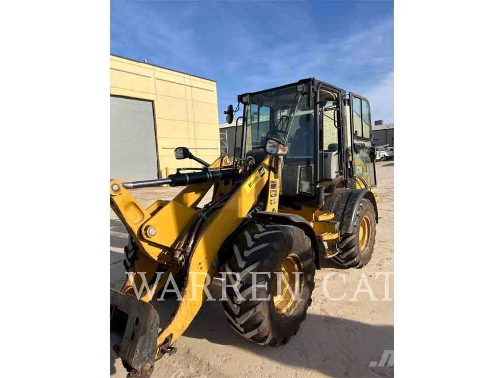 CAT 908M Kolesové nakladače